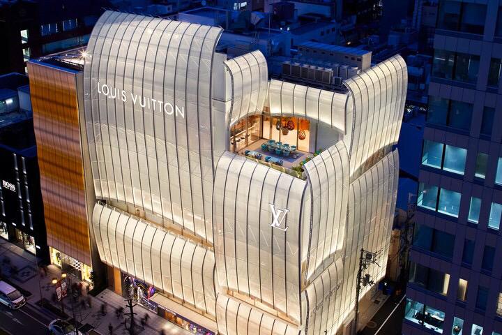 Loja Louis Vuitton cidade de Osaka com restaurante novo na cobertura