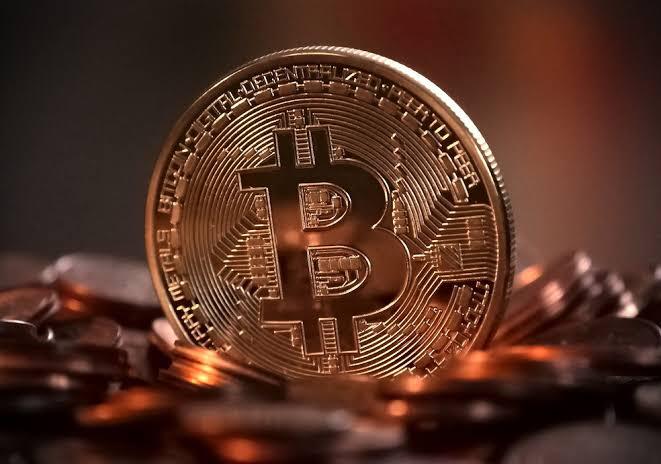 tesla, do elon musk, investe 1,5 bilhões de dólares em bitcoin