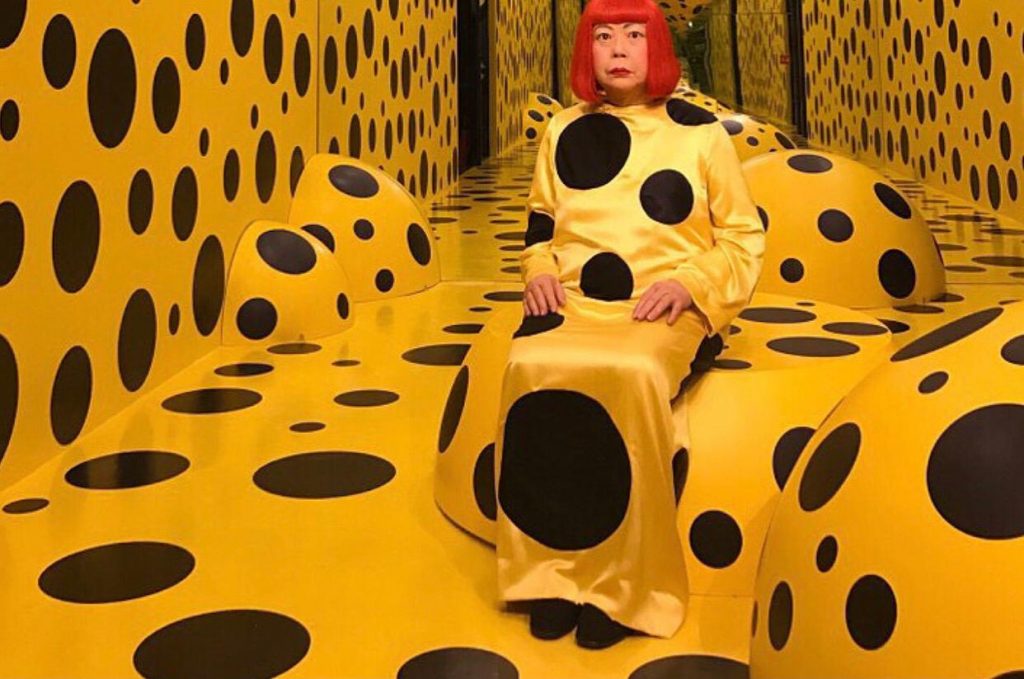 artista yayoi kusama ganha novo livro biográfico pela editora Laurence King