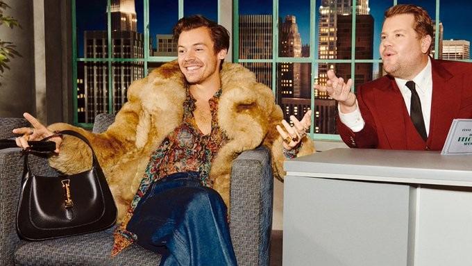 harry styles participa da campanha "gucci beloved" com james corden