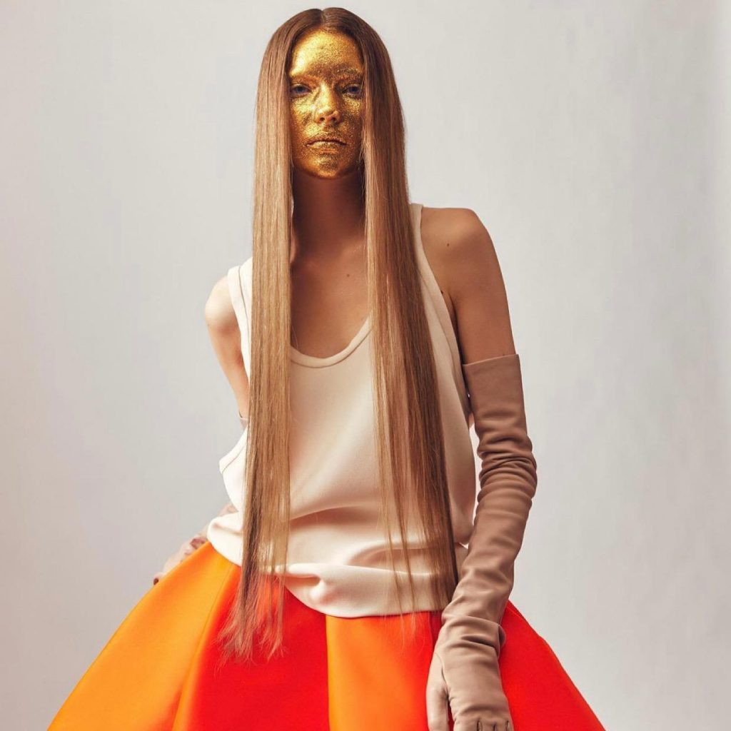 valentino anuncia lançamento de sua primeira linha de maquiagem, a valentino beauty