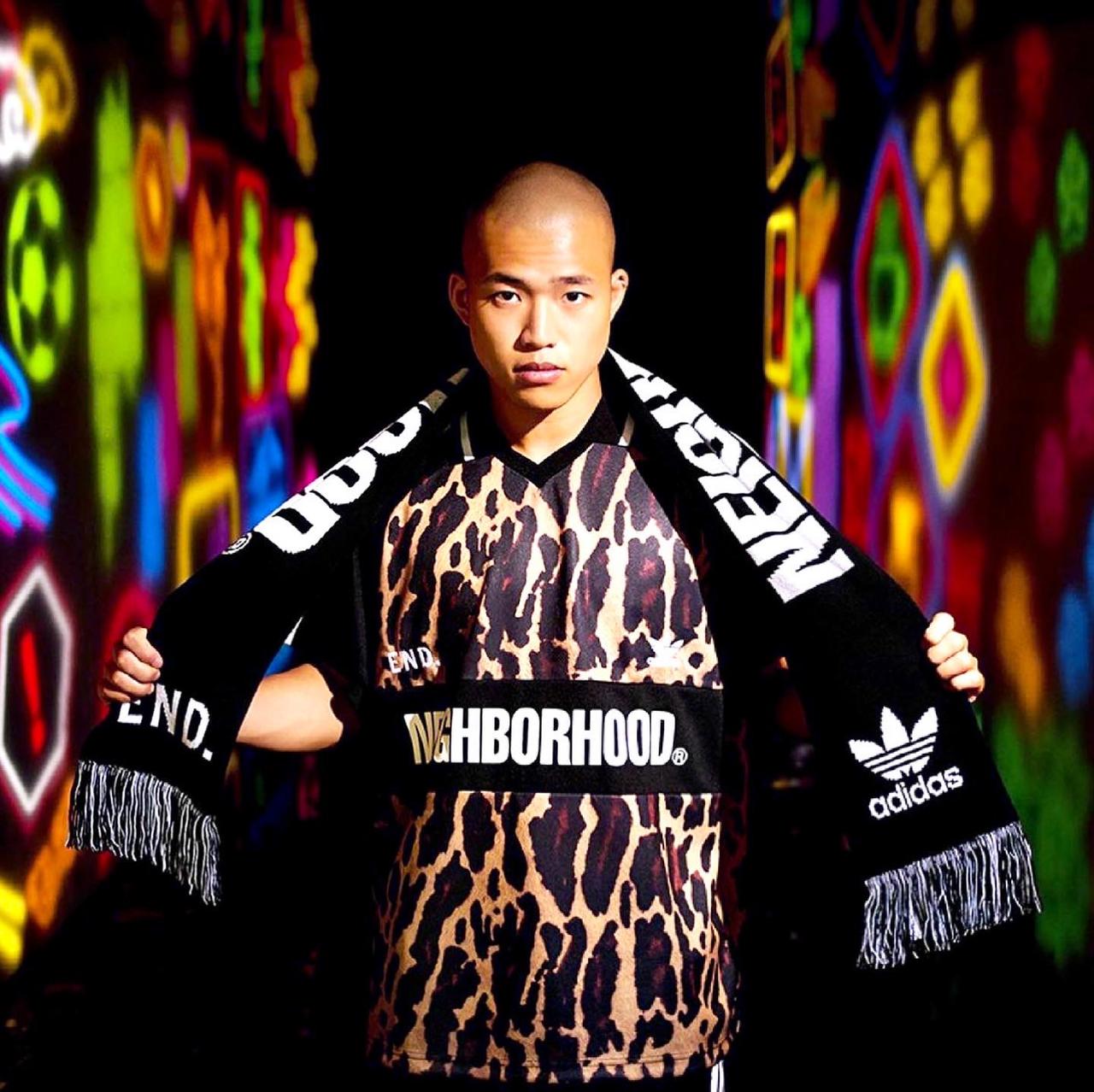 colab adidas e neighborhood