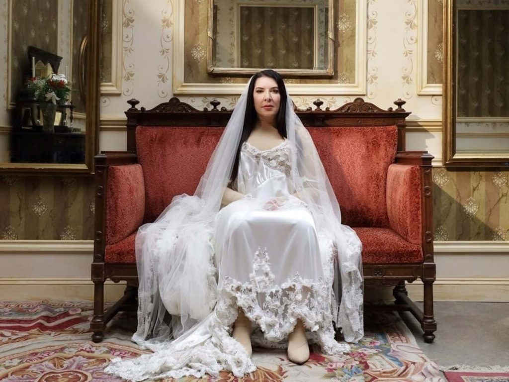 Riccardo Tisci assina trabalho com Marina Abramovich