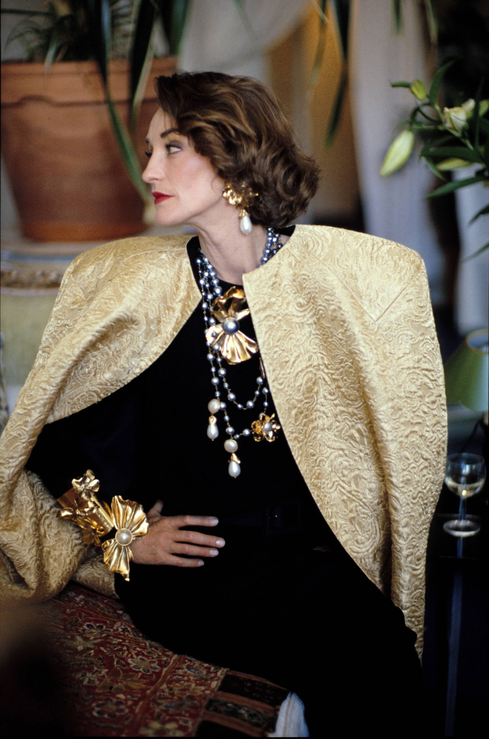 Exposição em Paris celebra o ouro nas criações de Yves Saint Laurent