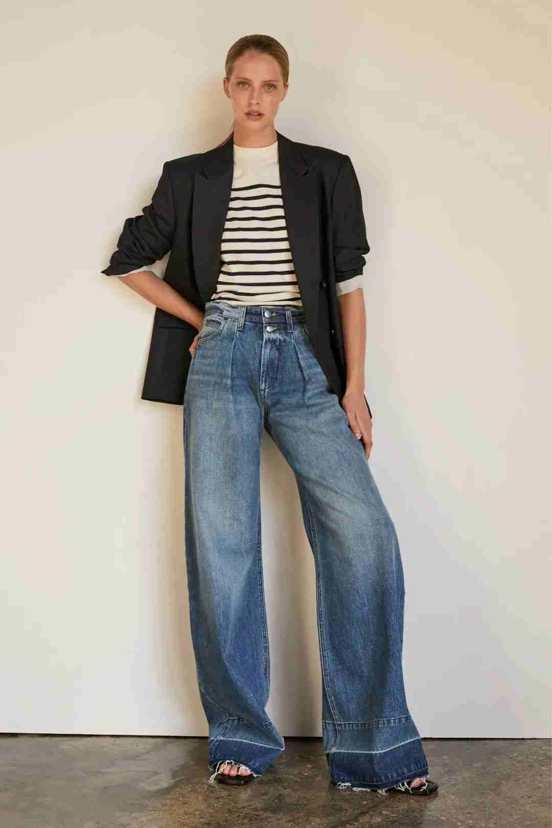 Versão oversized da pantalona jeans é tendência para o verão