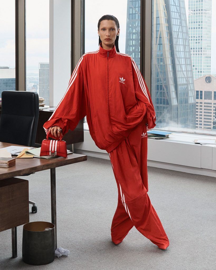 Adidas e Balenciaga divulgam imagens da campanha com Bella Hadid
