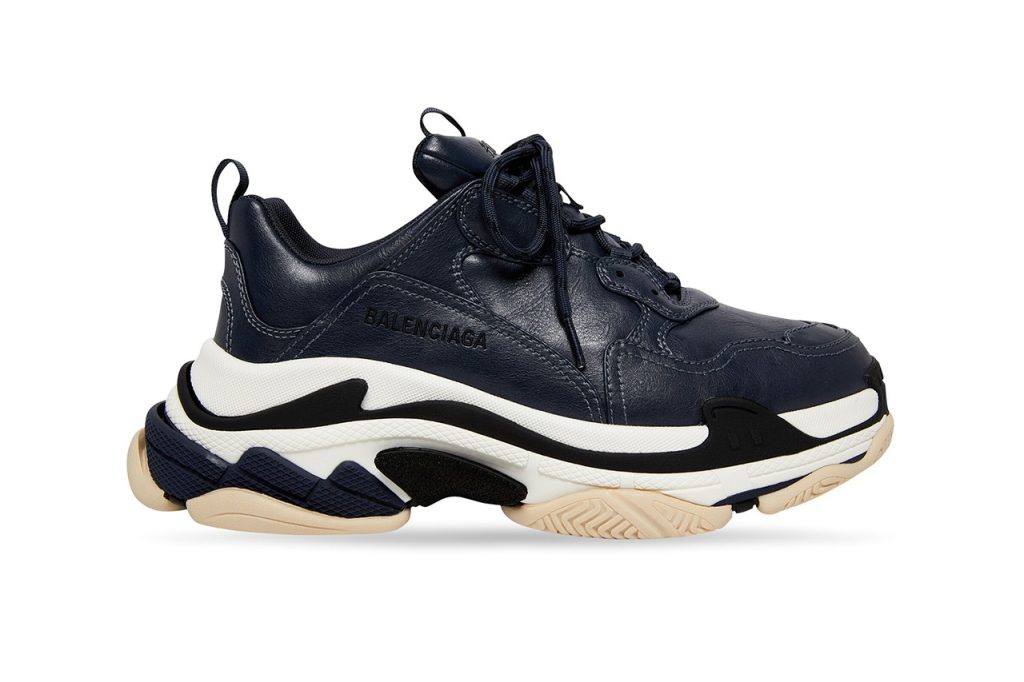 Balenciaga lança tênis Triple S com material tecnológico