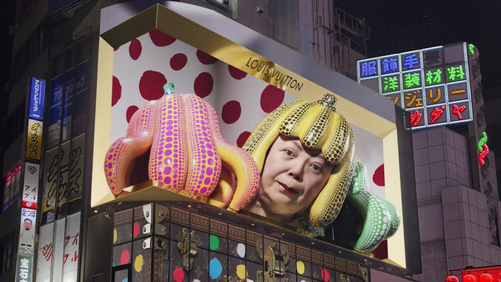 Louis Vuitton exibe outdoor 3D da artista Yayoi Kusama em Tóquio 