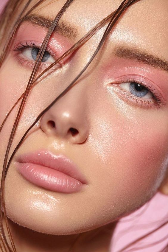 Blush e sombra em creme: praticidade e leveza para o dia-a-dia