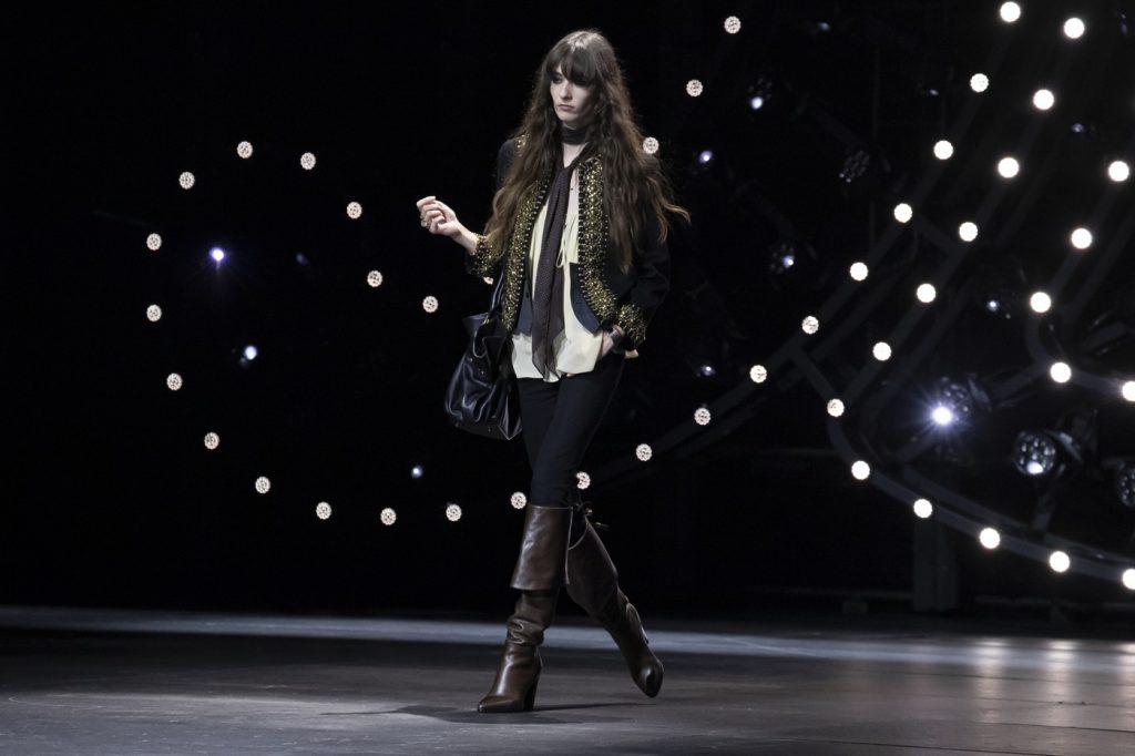 Hedi Slimane leva inverno indie para a passarela da Celine