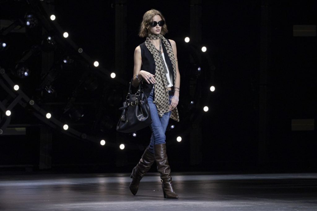 Hedi Slimane leva inverno indie para a passarela da Celine