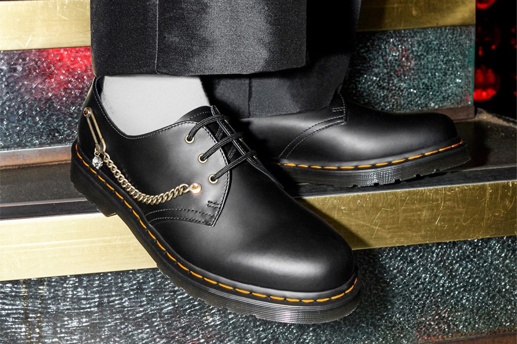 Swarovski e Dr. Martens repetem parceria e recriam modelos icônicos  