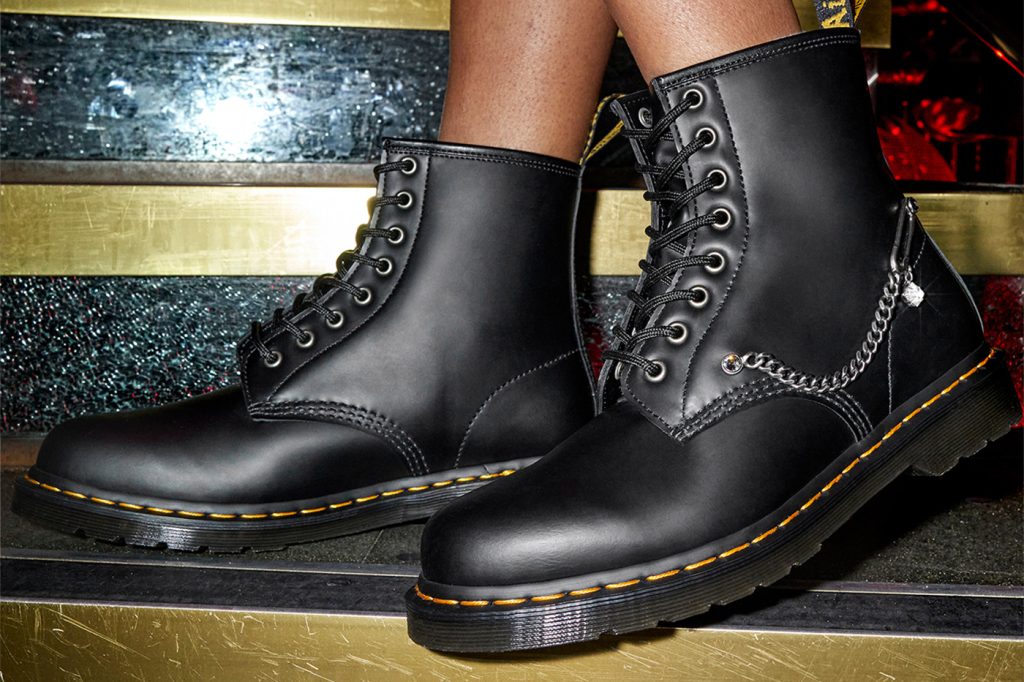 Swarovski e Dr. Martens repetem parceria e recriam modelos icônicos  