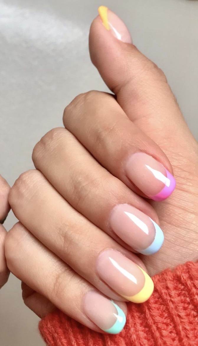 Unhas de verão: um arco-íris candy colors para as francesinhas