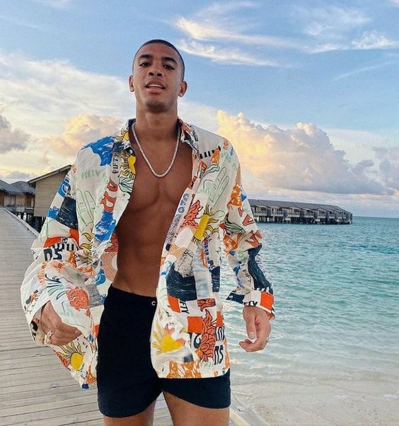 Moda praia masculina: o que vai estar em alta nesse verão