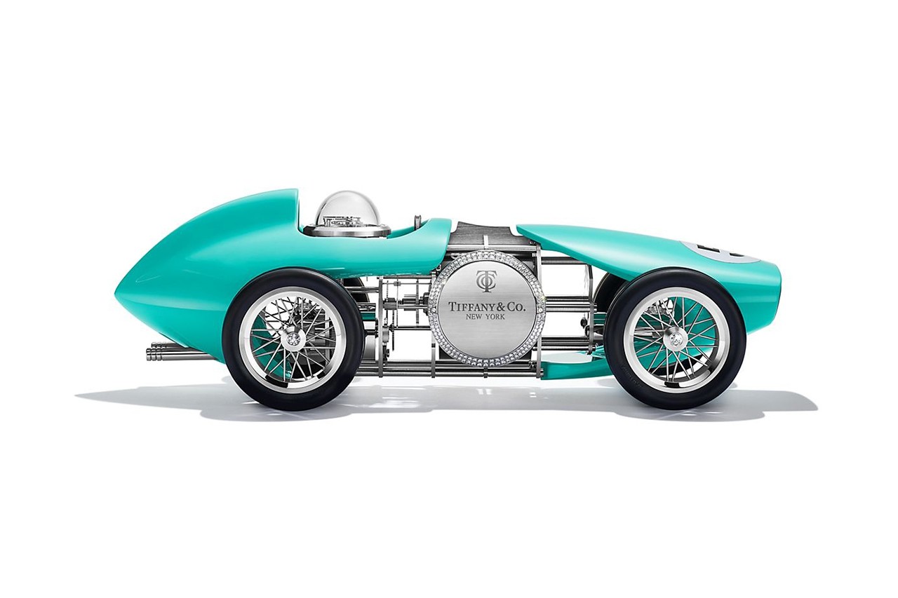 Tiffany & Co. lança relógio de mesa inspirado em carros de corrida dos anos 50