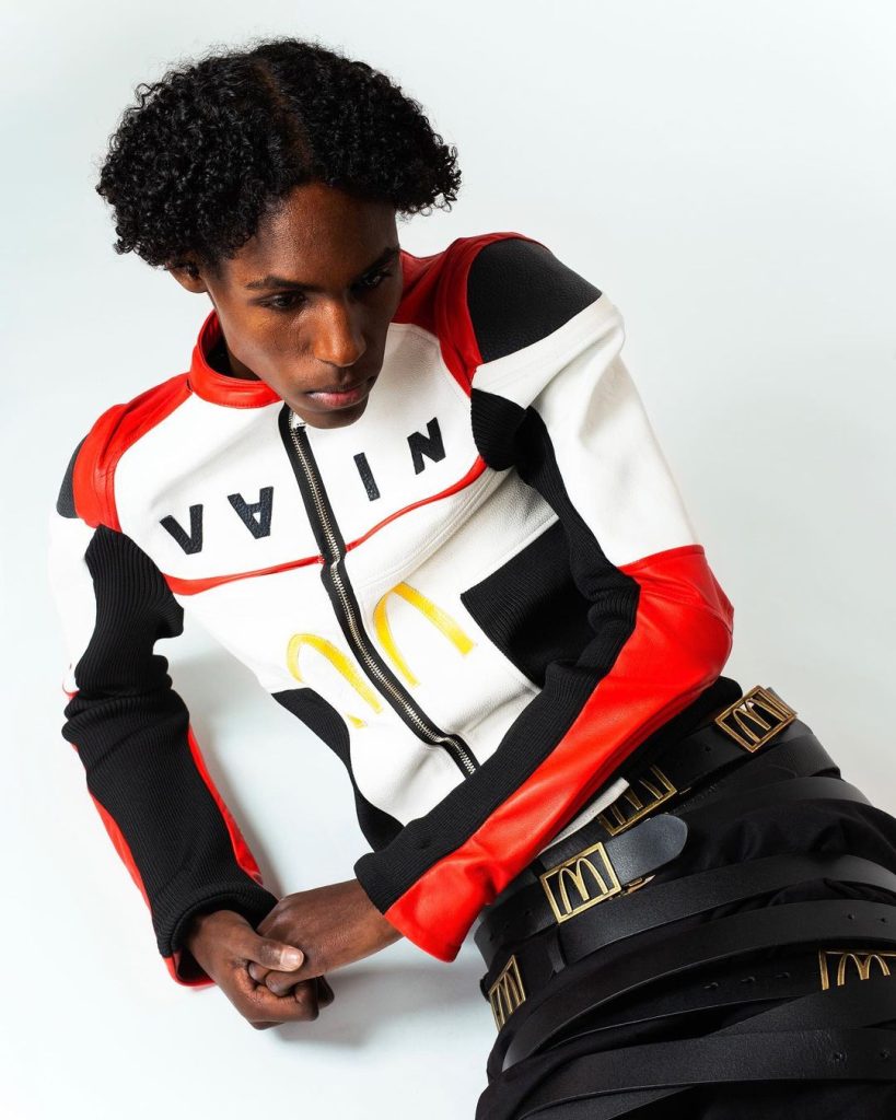McDonald’s Finlândia e VAIN usam upcycling de uniformes antigos para criar nova coleção