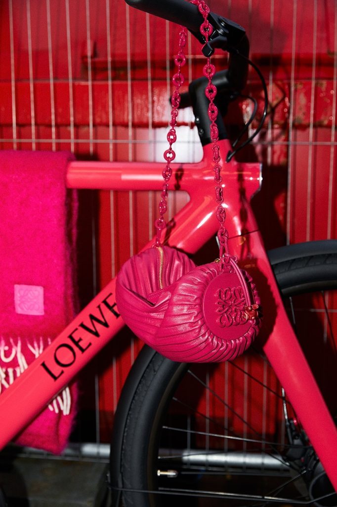 Vanmoof cria bikes para comemorar abertura da Loewe em Amsterdam 