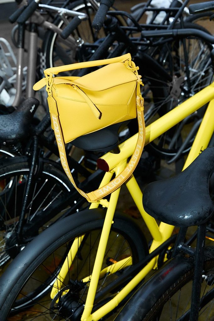 Vanmoof cria bikes para comemorar abertura da Loewe em Amsterdam 