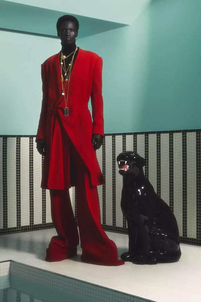 Balmain lança coleção de pre-fall 2023 com elementos vintage e luxuosos