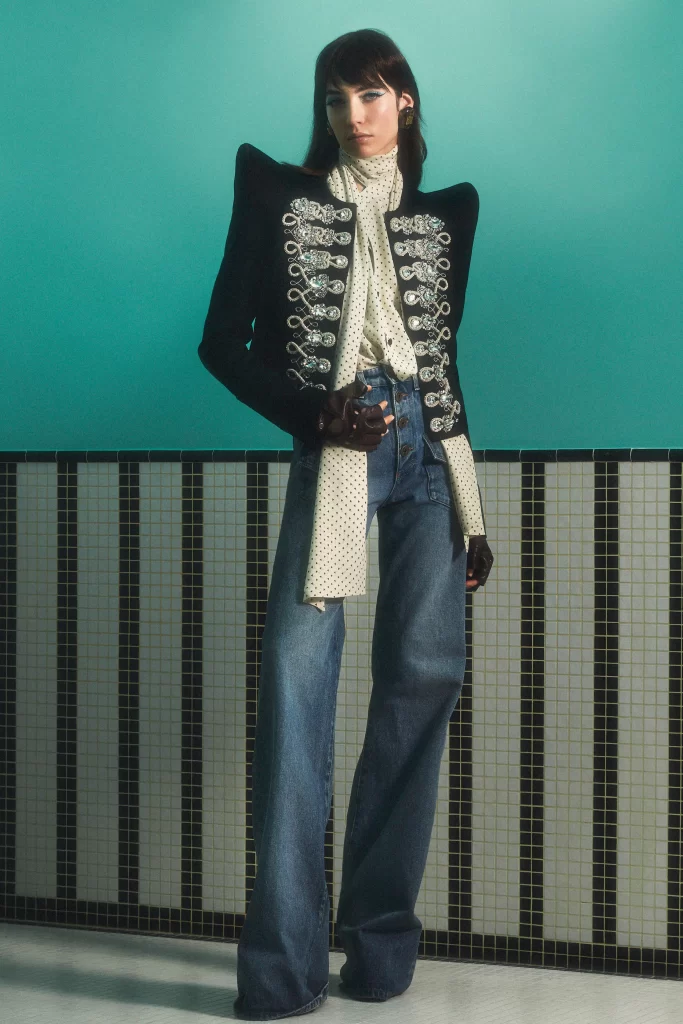 Balmain lança coleção de pre-fall 2023 com elementos vintage e luxuosos