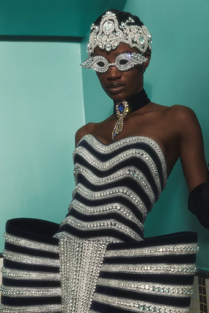 Balmain lança coleção de pre-fall 2023 com elementos vintage e luxuosos