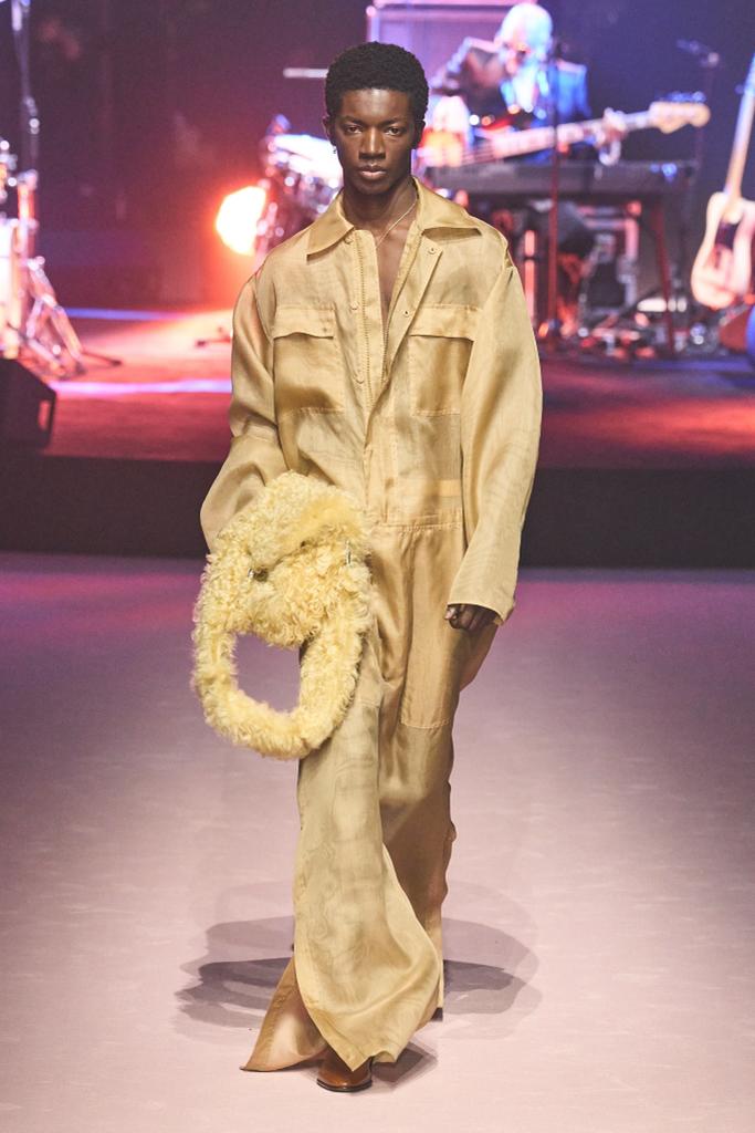 Gucci abre a Semana de Moda de Milão com coleção "rocker"