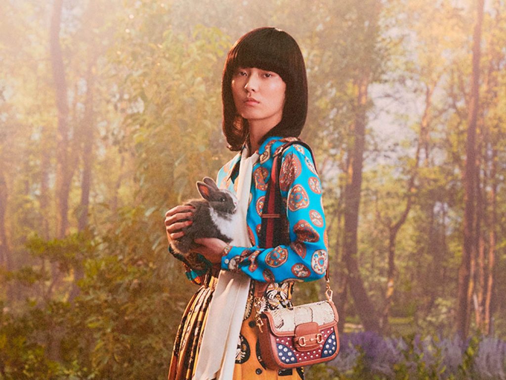 Gucci anuncia que vai retirar do mercado produtos com feltro de coelho