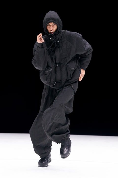 Parachute Pants: dos nostálgicos anos 2000 para o streetstyle masculino de 2023