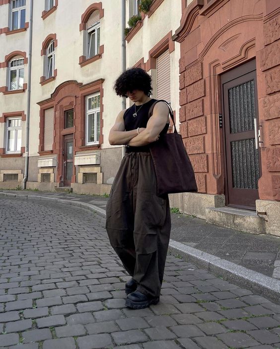 Parachute Pants: dos nostálgicos anos 2000 para o streetstyle masculino de 2023