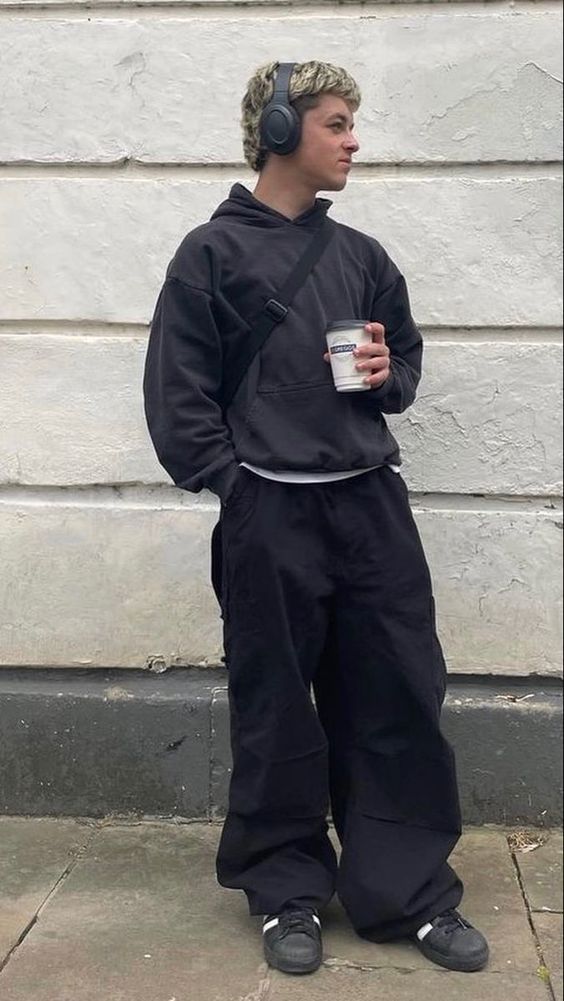 Parachute Pants: dos nostálgicos anos 2000 para o streetstyle masculino de 2023