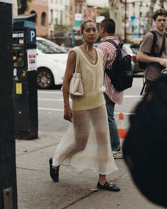 saias transparentes com layering