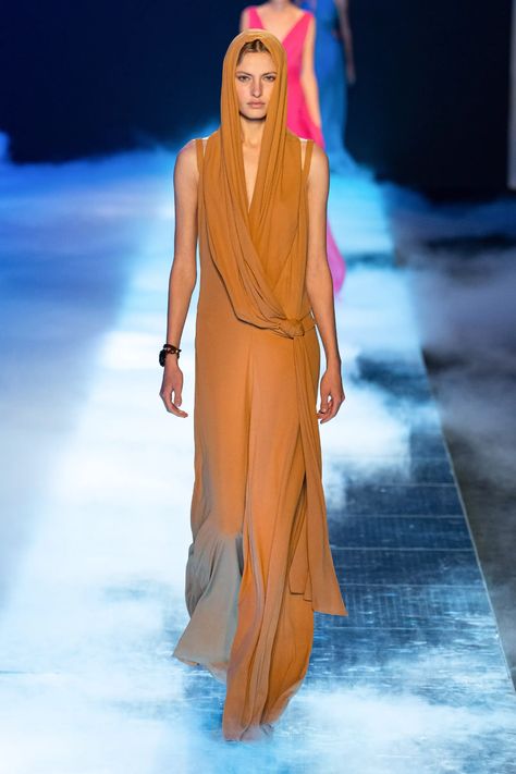 vestidos com capuz