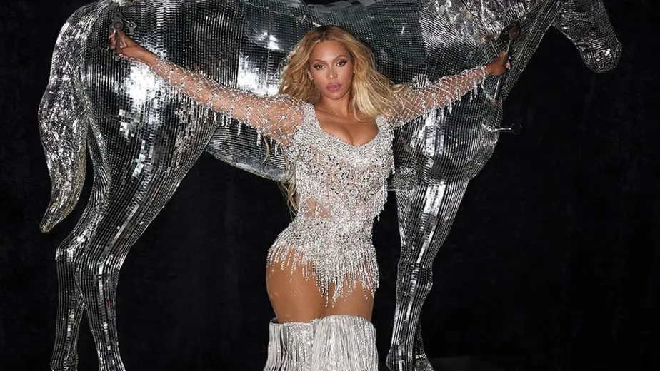 Beyoncé veste marca brasileira PatBo em show da Renaissance Tour