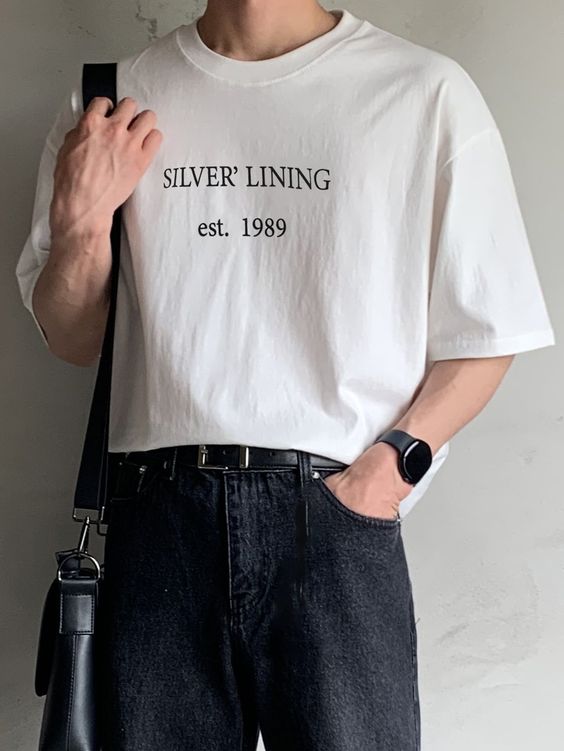 Camiseta branca: tendência dos anos 1990 de volta à moda masculina