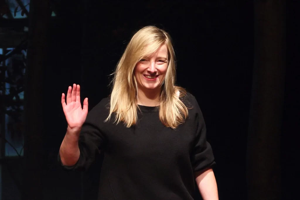 Sarah Burton deixa direção criativa da Alexander McQueen após 13 anos