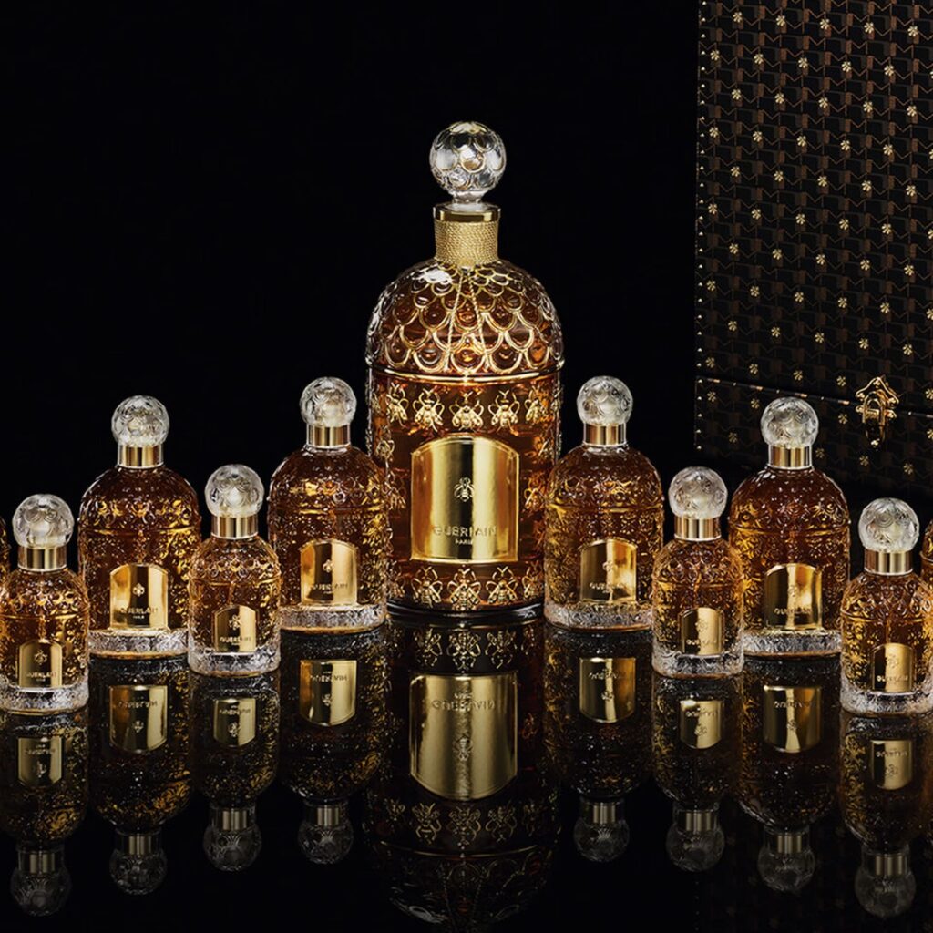 Guerlain Celebra a Poesia de Baudelaire na Exposição 'Les Fleurs du Mal'