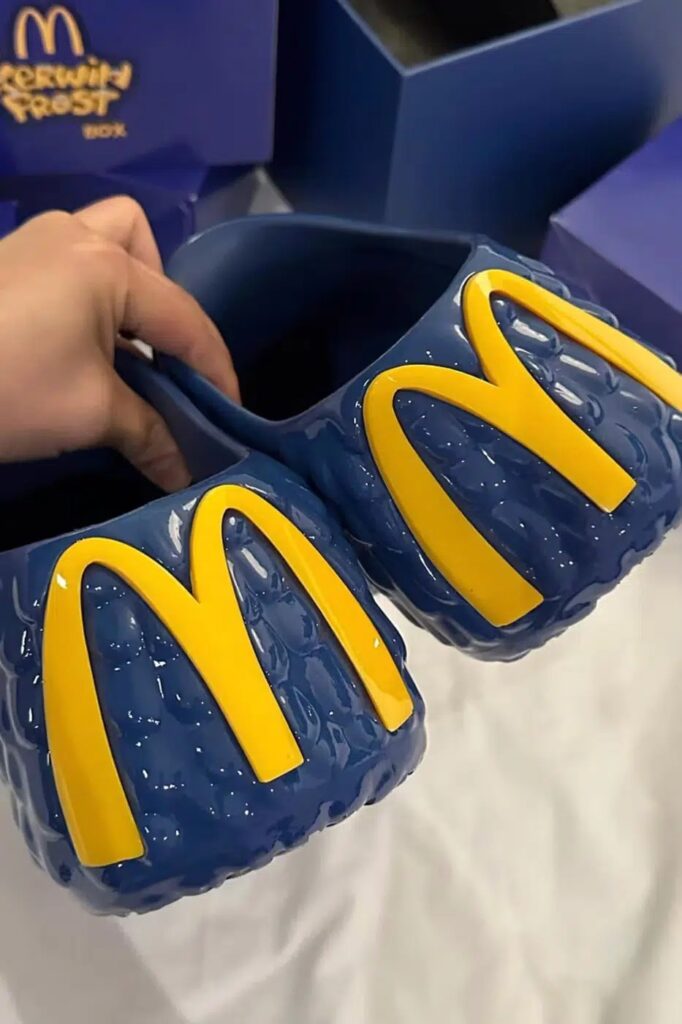 KERWIN FROST APRESENTA OS ZUECOS EXCÊNTRICOS 'FRY GUY' PARA AMANTES DA NOSTALGIA DO MCDONALD'S