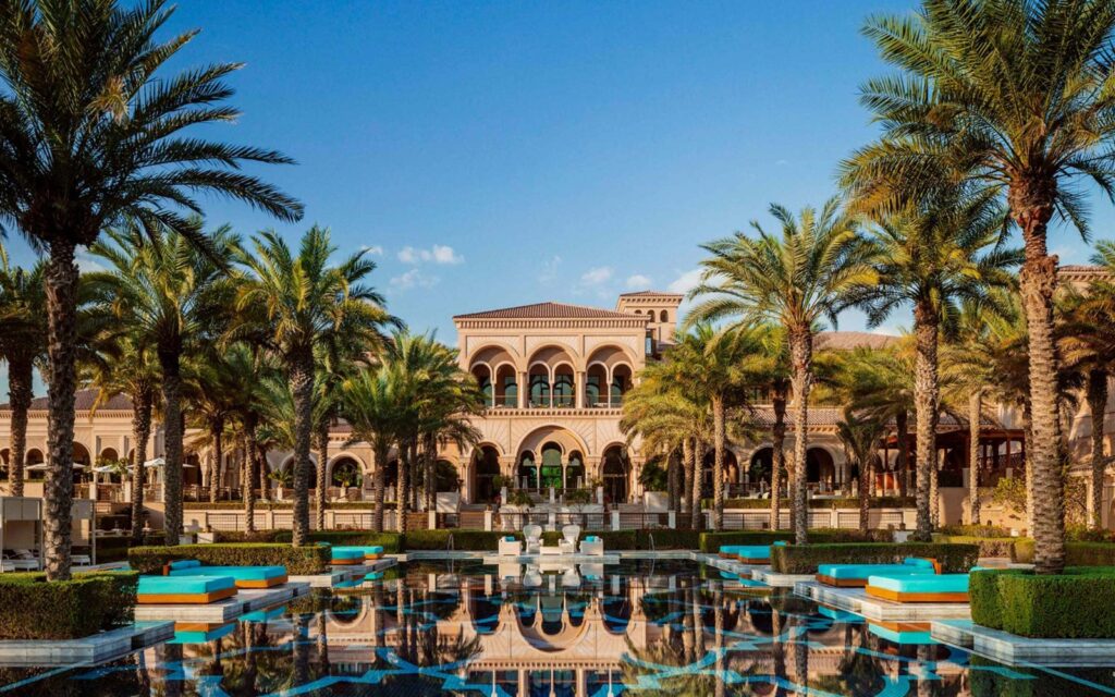 Jennifer Lopez, Naomi Campbell e Isabelle Huppert inauguram o novo hotel One&Only em Dubai