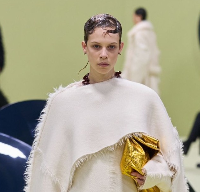 Milan Fashion Week 2024: Tendências e Elegância em Destaque