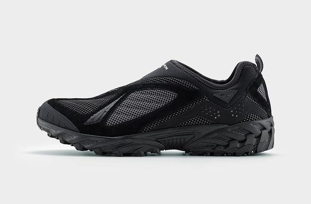 New Balance lança slip-on em colab com COMME des GARÇONS HOMME