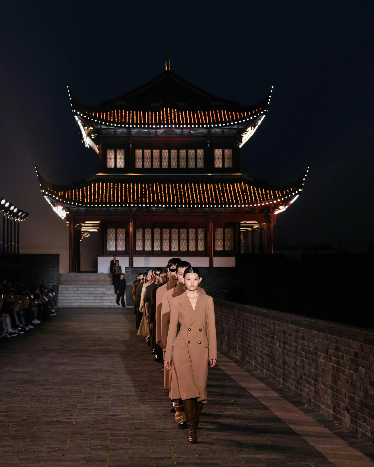 A AMI Paris veste a noite de Suzhou com elegância parisiense