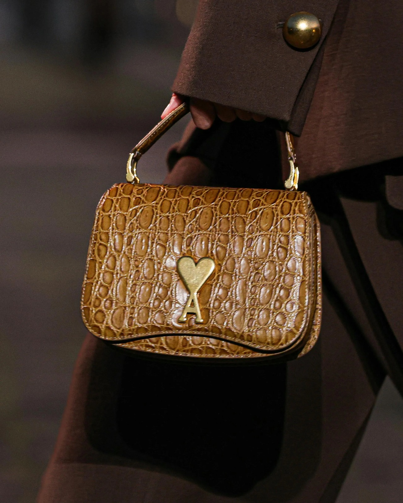 A AMI Paris veste a noite de Suzhou com elegância parisiense