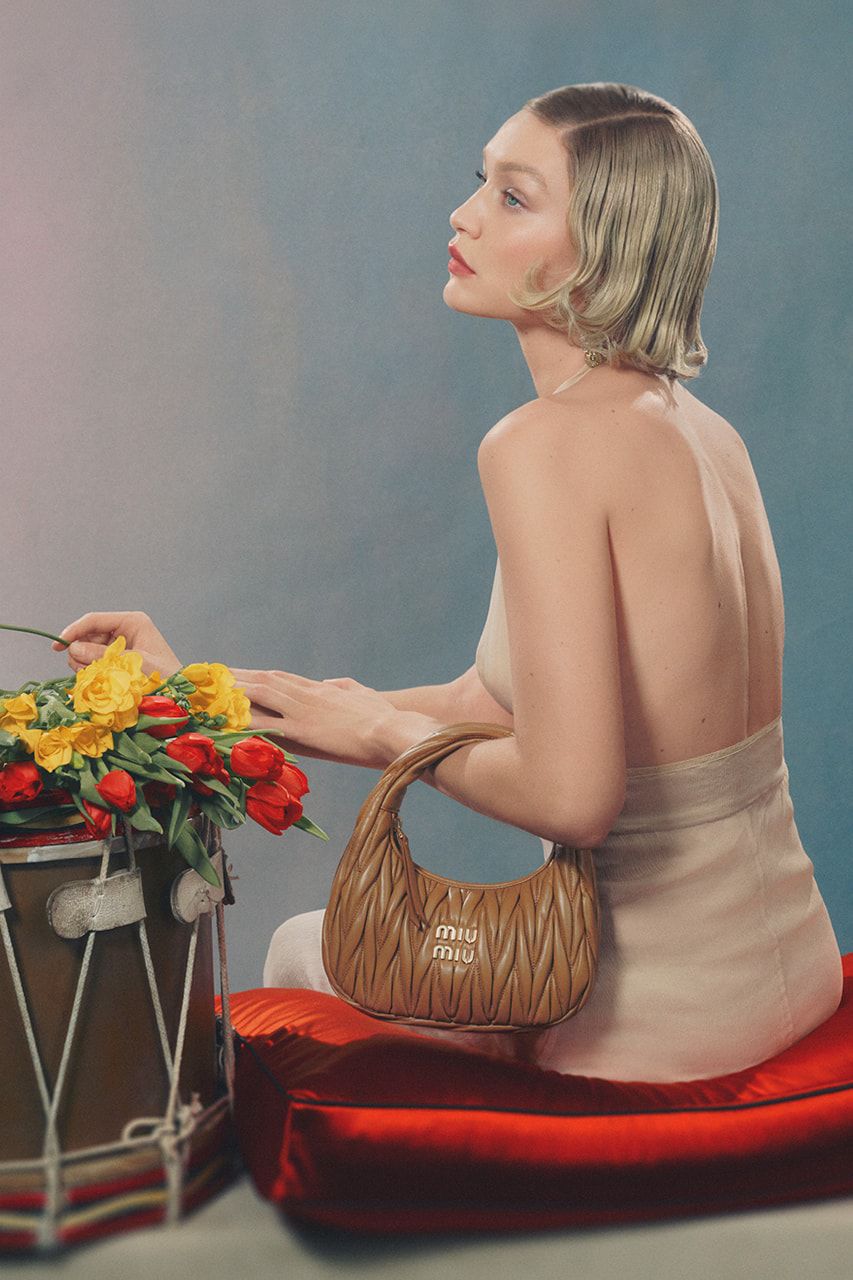 Gigi Hadid brilha em campanha que celebra a arte de Yevonde