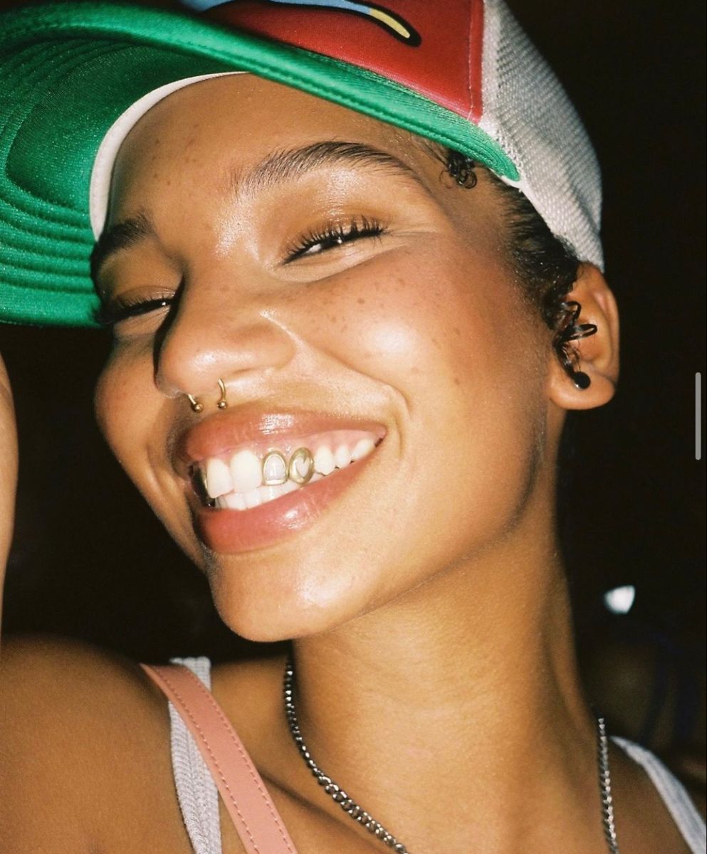 Grillz: O acessório dental que está em alta! Confira origens, estilos e cuidados