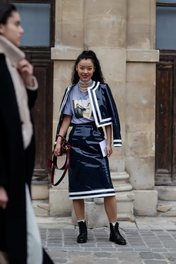 Looks em Vinil: O tecido ousado retorna às tendências