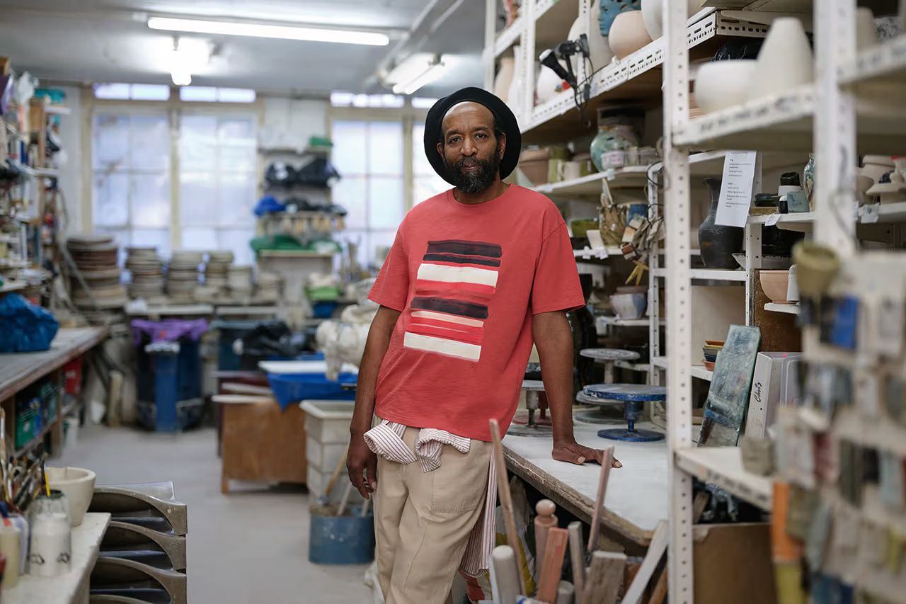 UNIQLO e JW Anderson voltam com coleção moderna inspirada nos anos 50 para o verão 2024