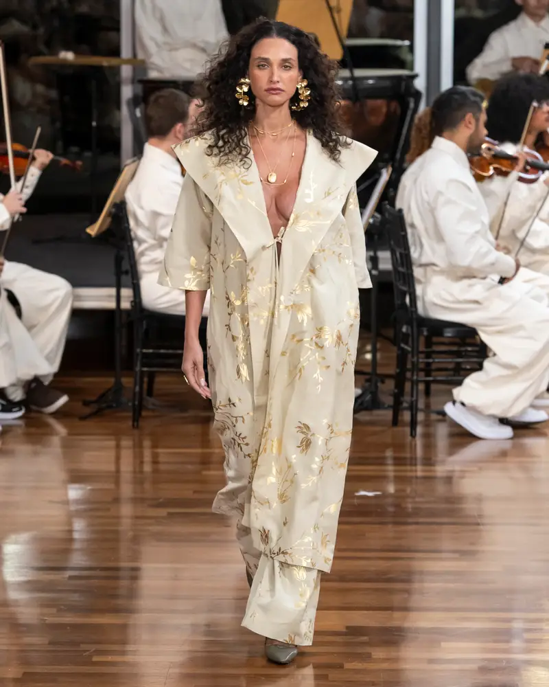 Aluf abre SPFW 2024 com desfile que celebra a mulher moderna e elegante