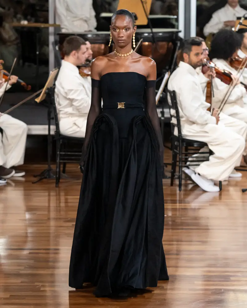 Aluf abre SPFW 2024 com desfile que celebra a mulher moderna e elegante