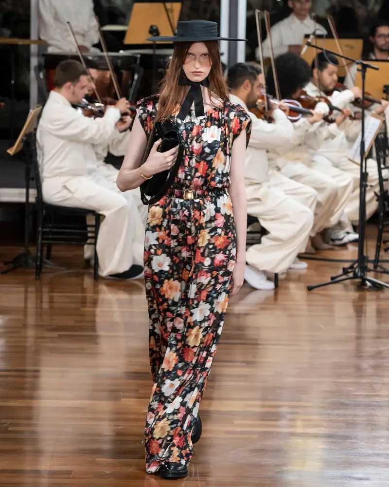 Aluf abre SPFW 2024 com desfile que celebra a mulher moderna e elegante
